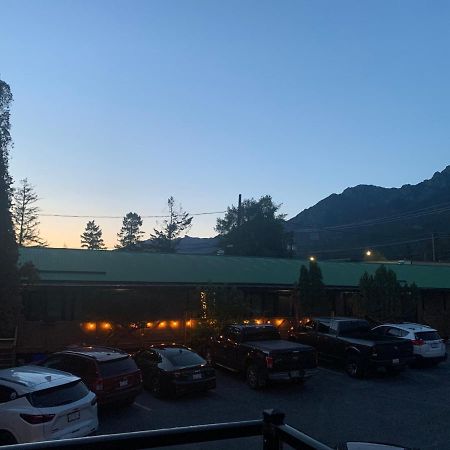 Destination Inn Radium Hot Springs Exteriör bild
