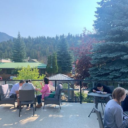 Destination Inn Radium Hot Springs Exteriör bild