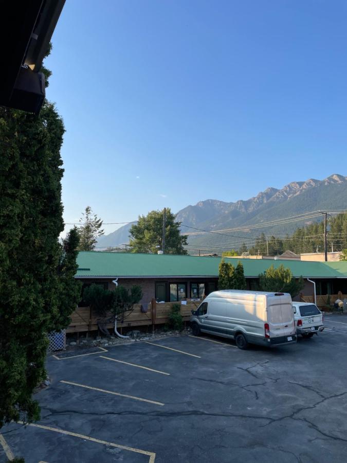 Destination Inn Radium Hot Springs Exteriör bild